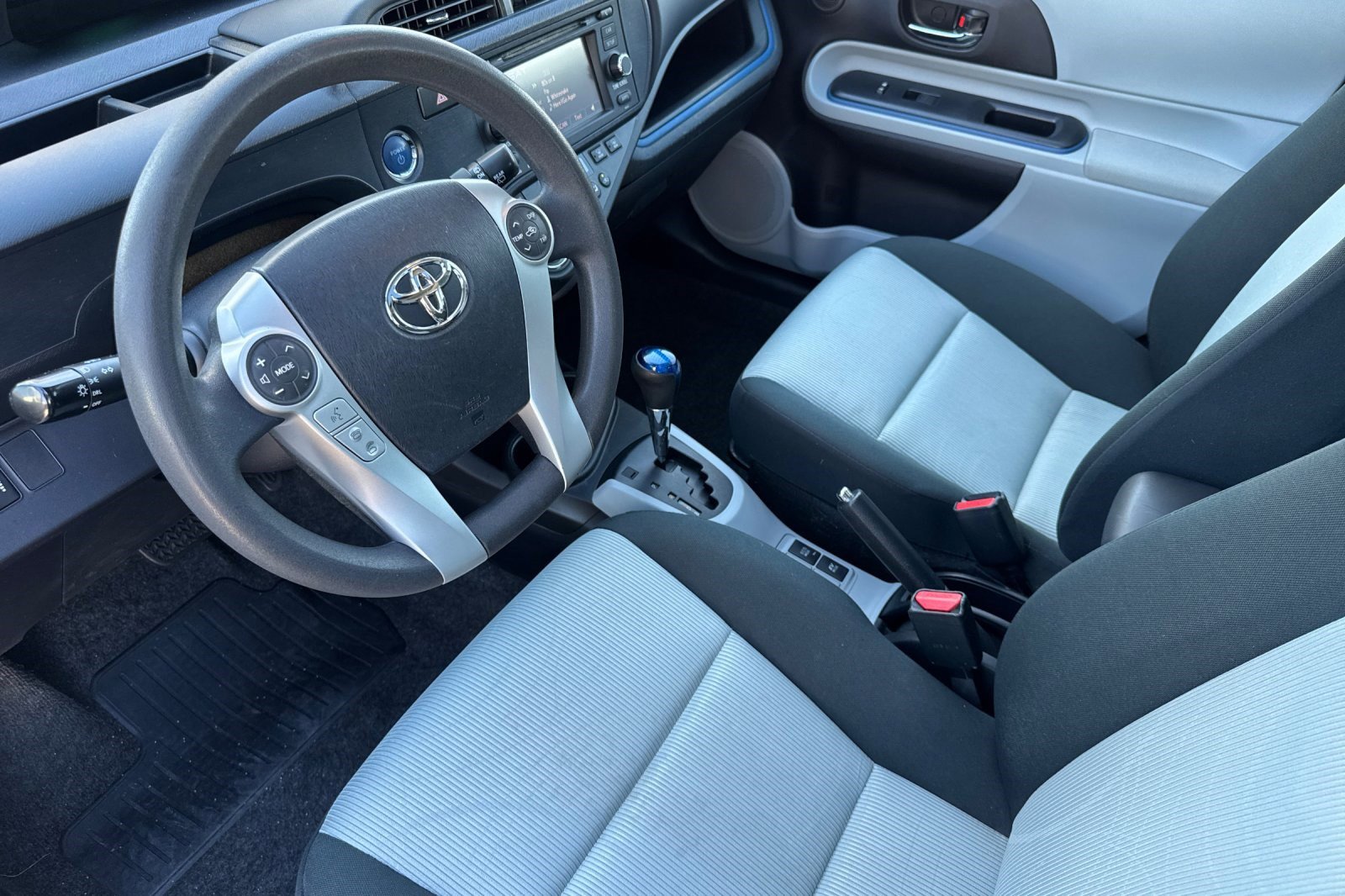 2013 Toyota Prius C Three photo 4