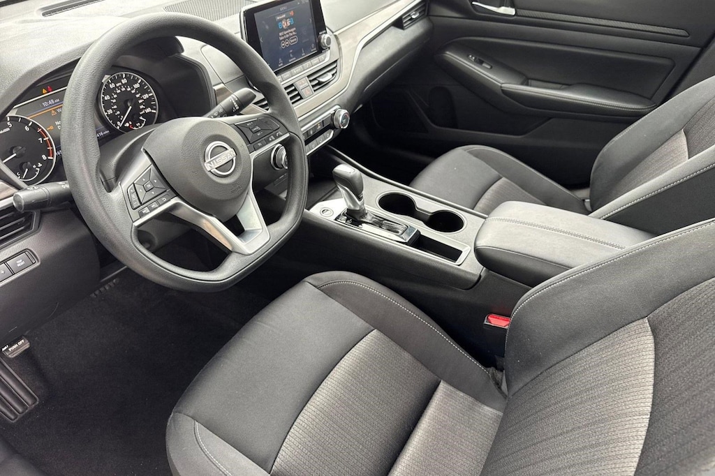 Used 2025 Nissan Altima SV Sedan