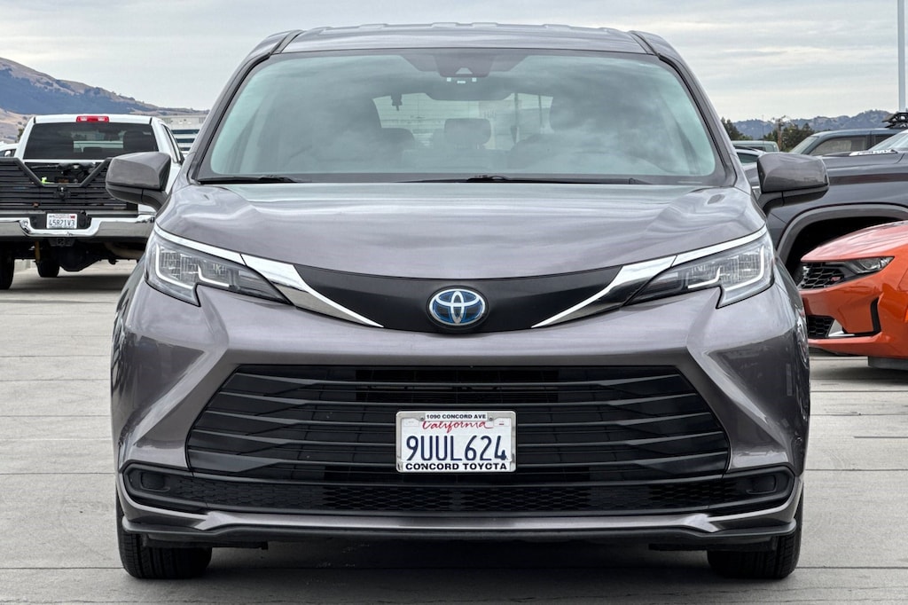 Certified 2021 Toyota Sienna LE Van