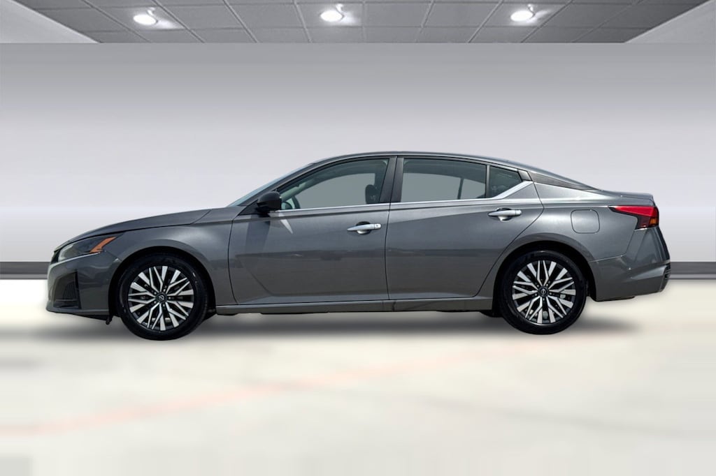 Used 2025 Nissan Altima SV Sedan