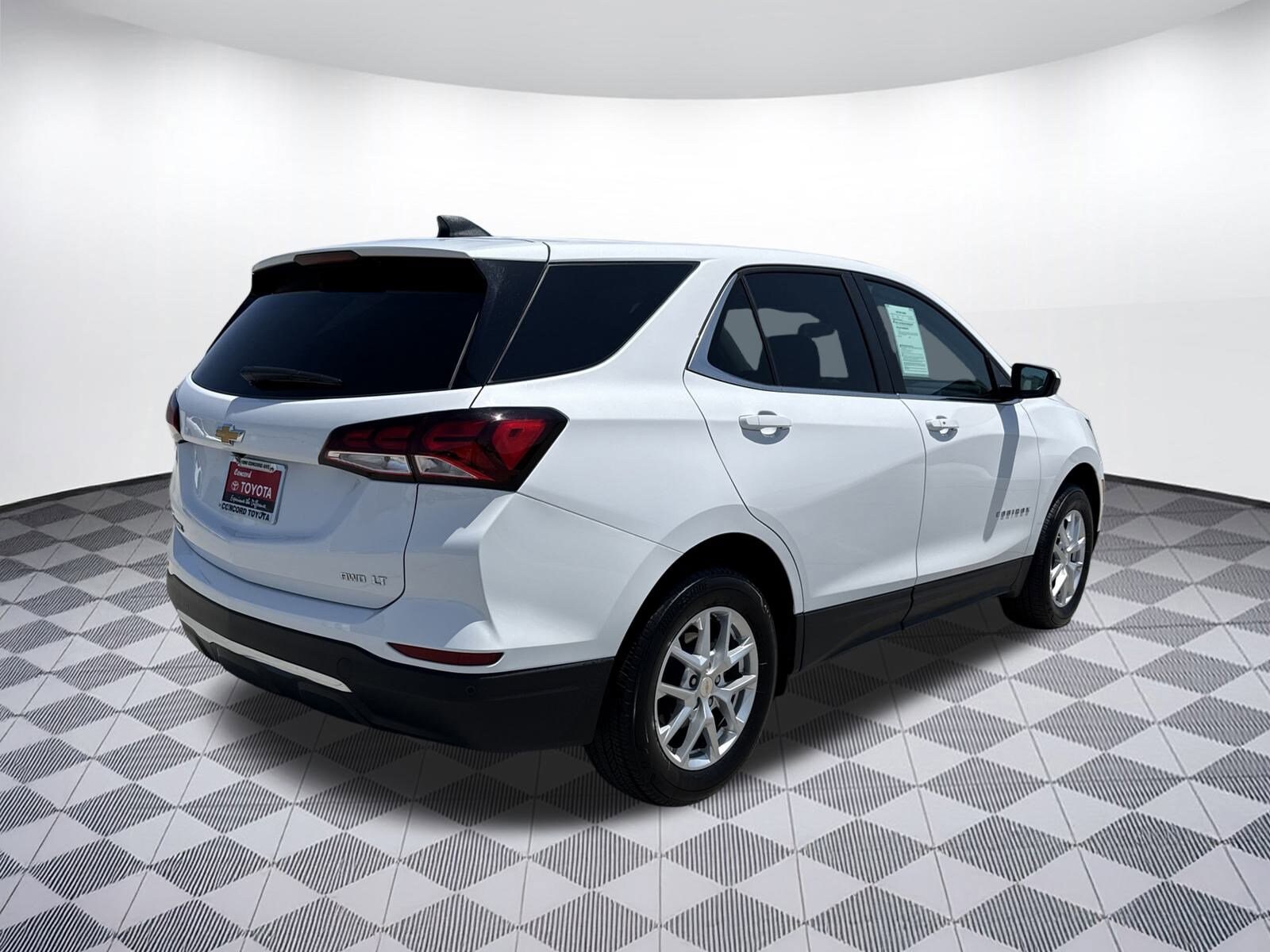 2024 Chevrolet Equinox LT photo 3