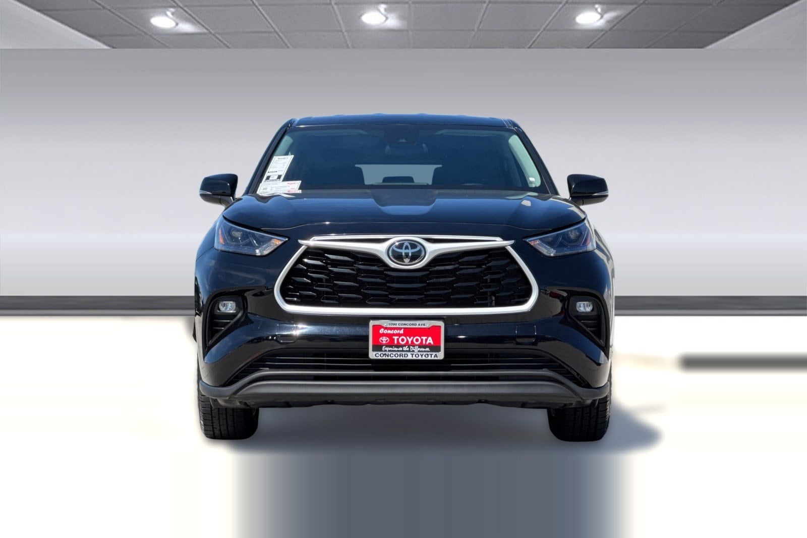 2024 Toyota Highlander LE photo 4