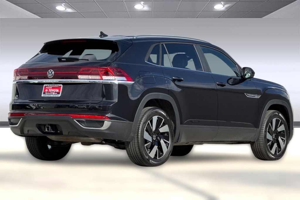 Used 2025 Volkswagen Atlas Cross Sport 2.0T SE w/Technology SUV