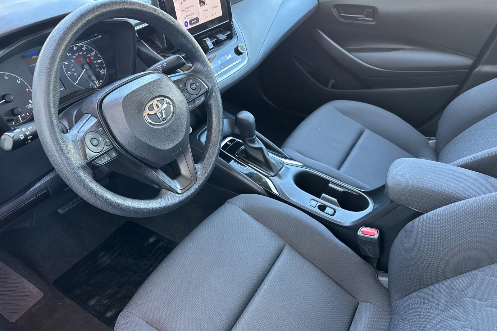 2023 Toyota Corolla LE photo 4