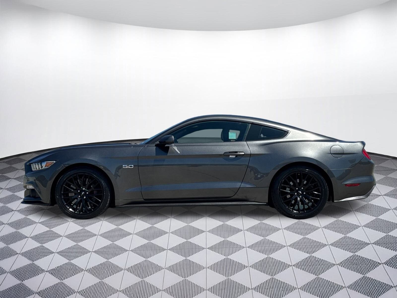 2017 Ford Mustang GT photo 2