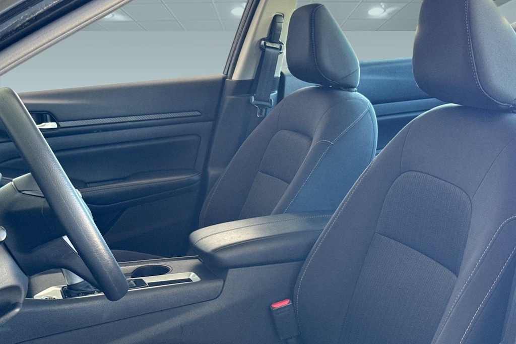 Used 2025 Nissan Altima SV Sedan