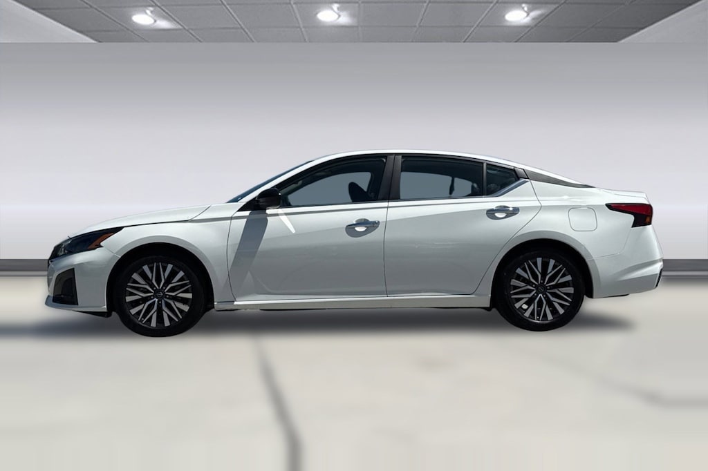 Used 2025 Nissan Altima SV Sedan