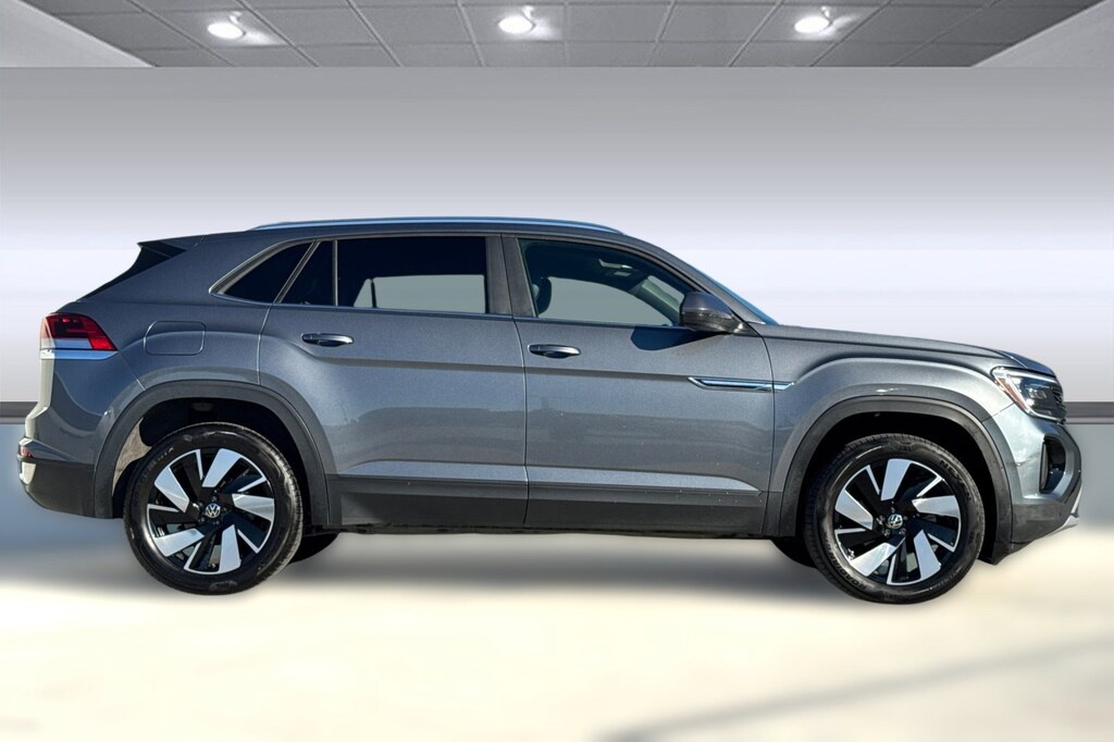 Used 2025 Volkswagen Atlas Cross Sport 2.0T SE w/Technology SUV