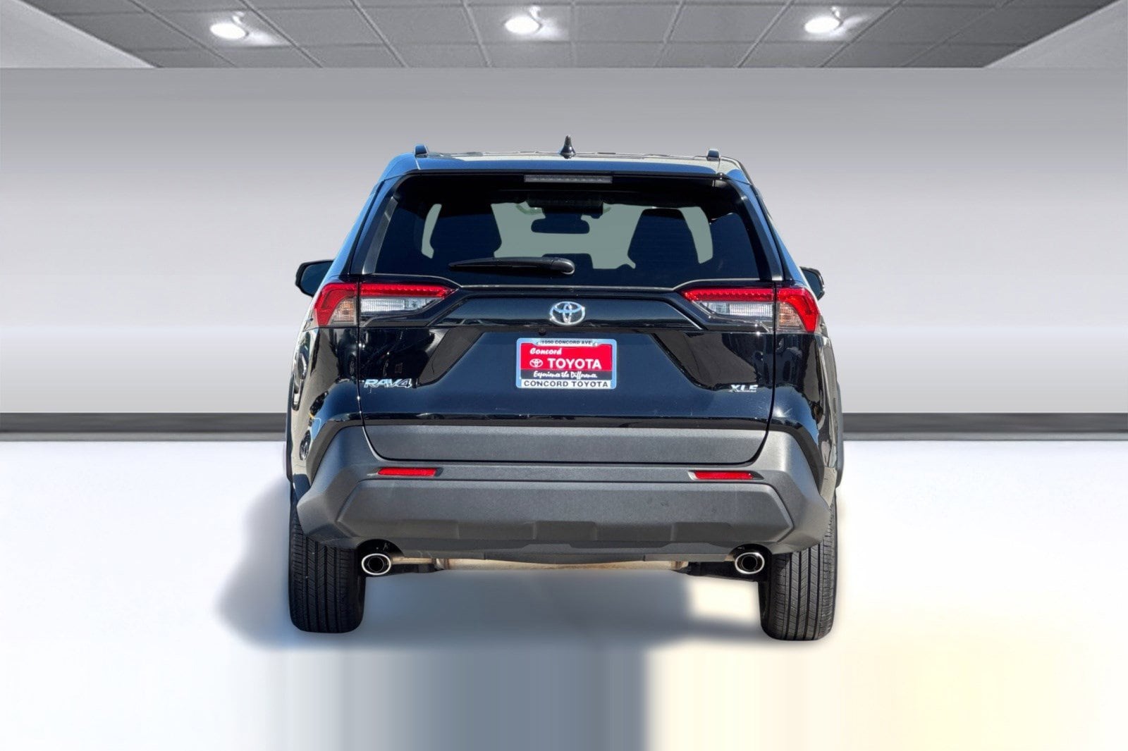 2025 Toyota RAV4 XLE photo 3