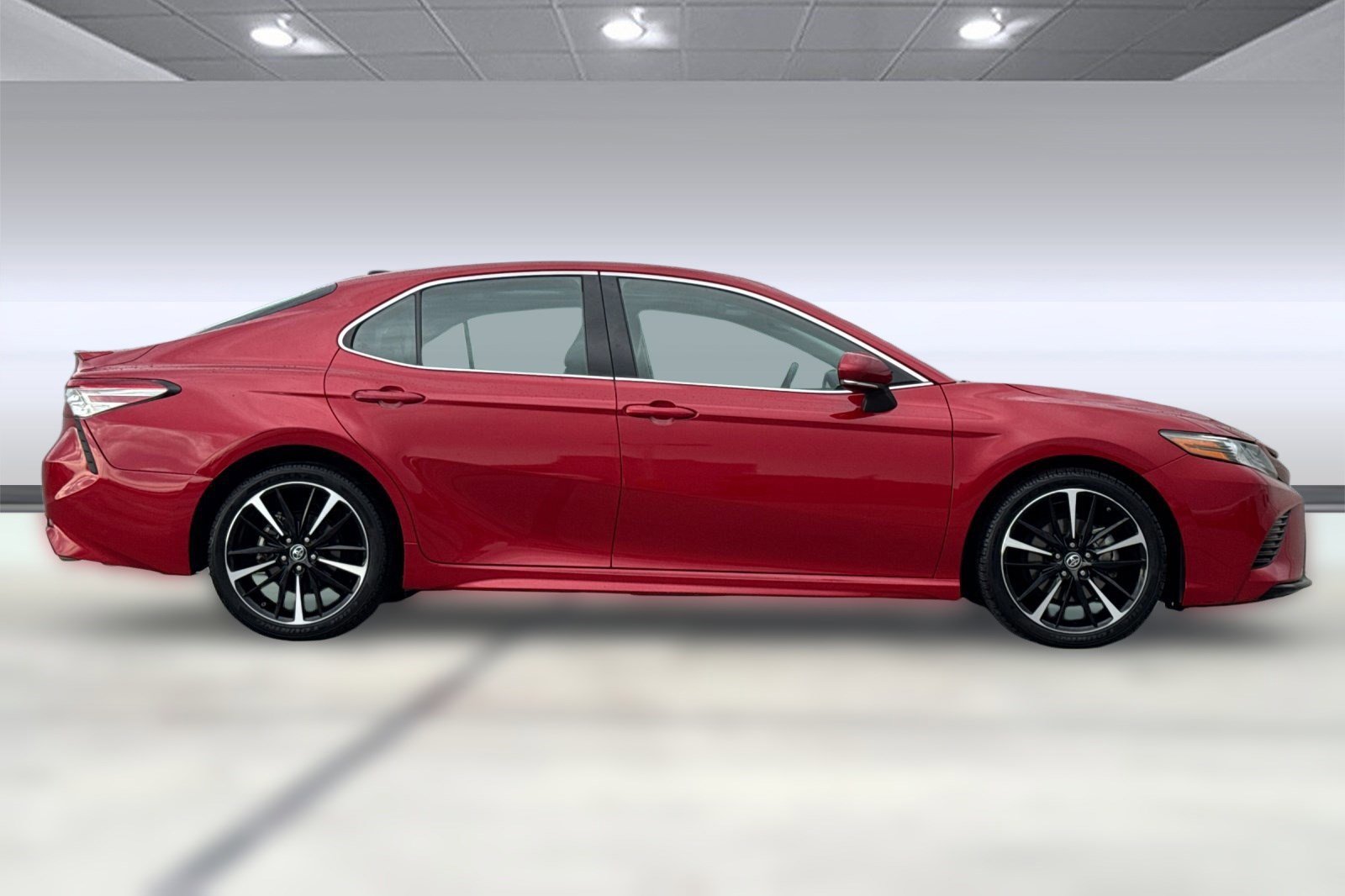 2019 Toyota Camry XSE V6 photo 2