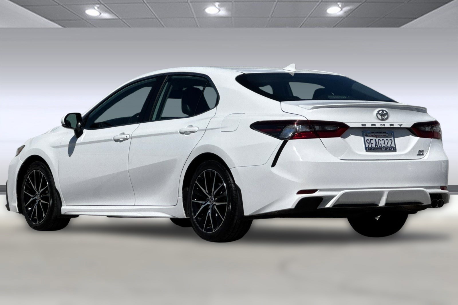 2023 Toyota Camry SE photo 3