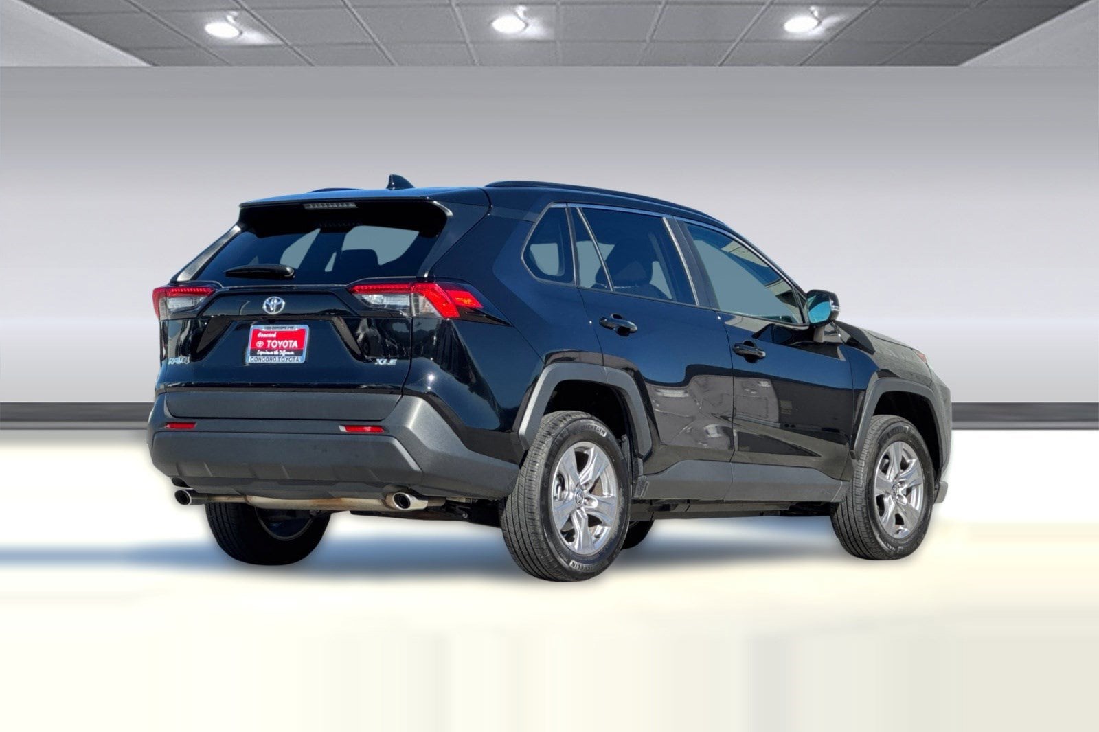 2025 Toyota RAV4 XLE photo 2