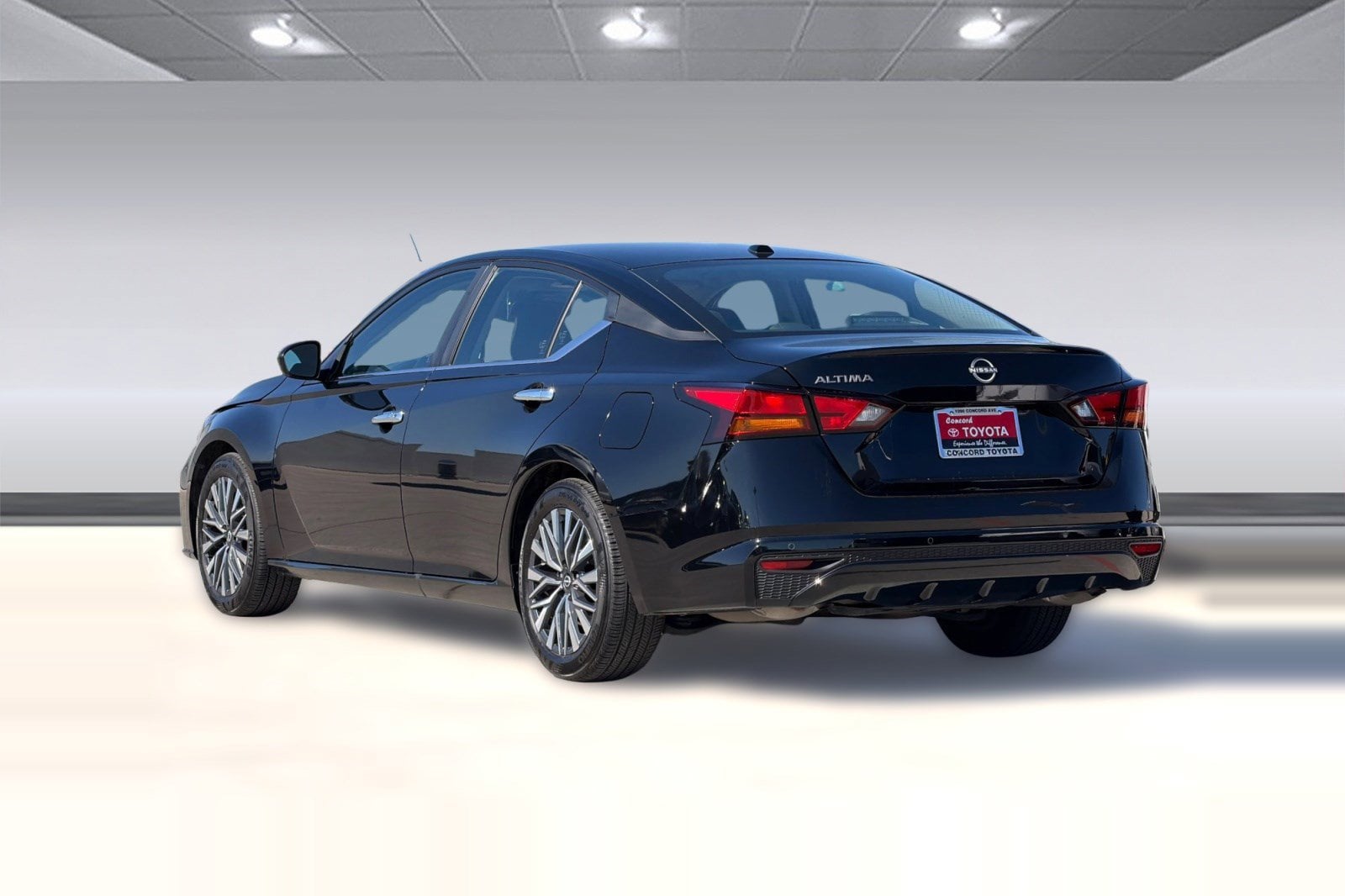 2025 Nissan Altima SV photo 3