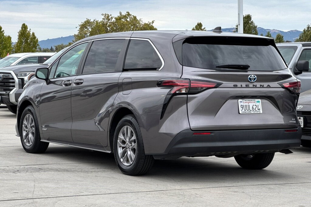 Certified 2021 Toyota Sienna LE Van
