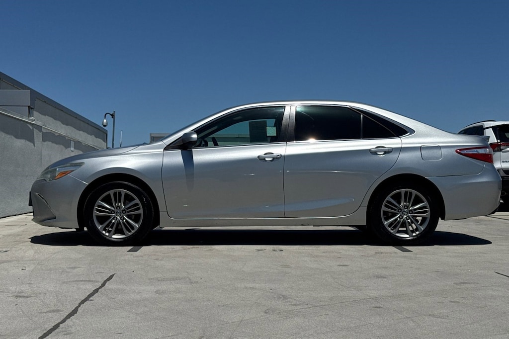 Used 2015 Toyota Camry SE Sedan