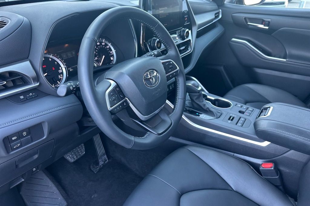 Used 2026 Toyota Highlander Limited SUV