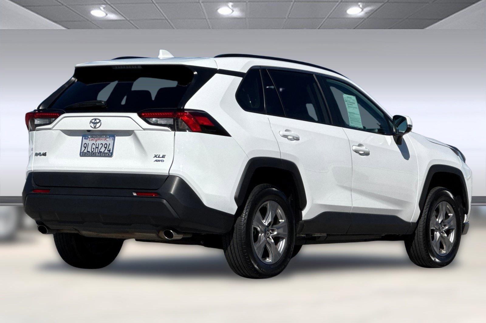 2024 Toyota RAV4 XLE photo 3