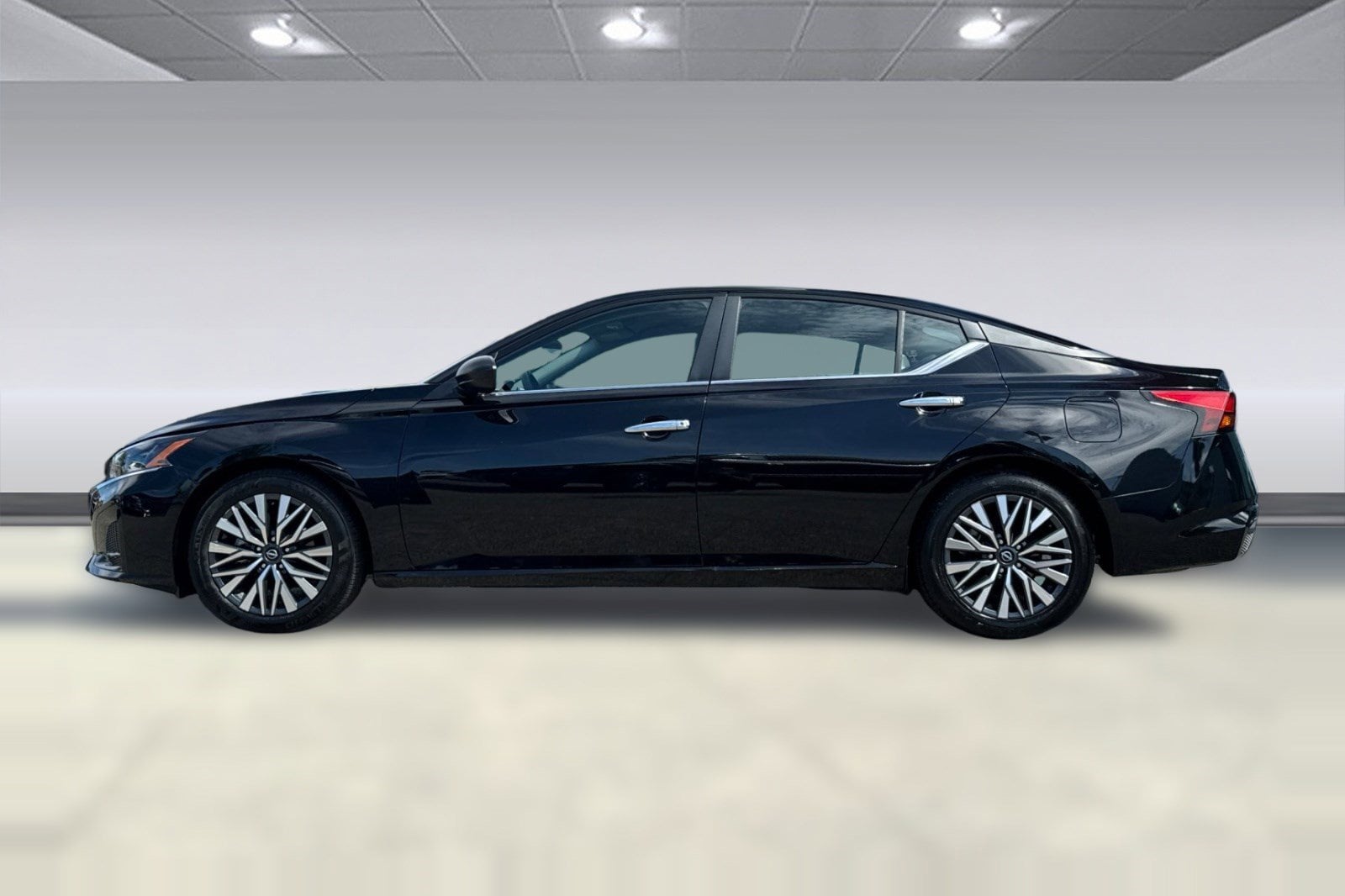 2025 Nissan Altima SV photo 6