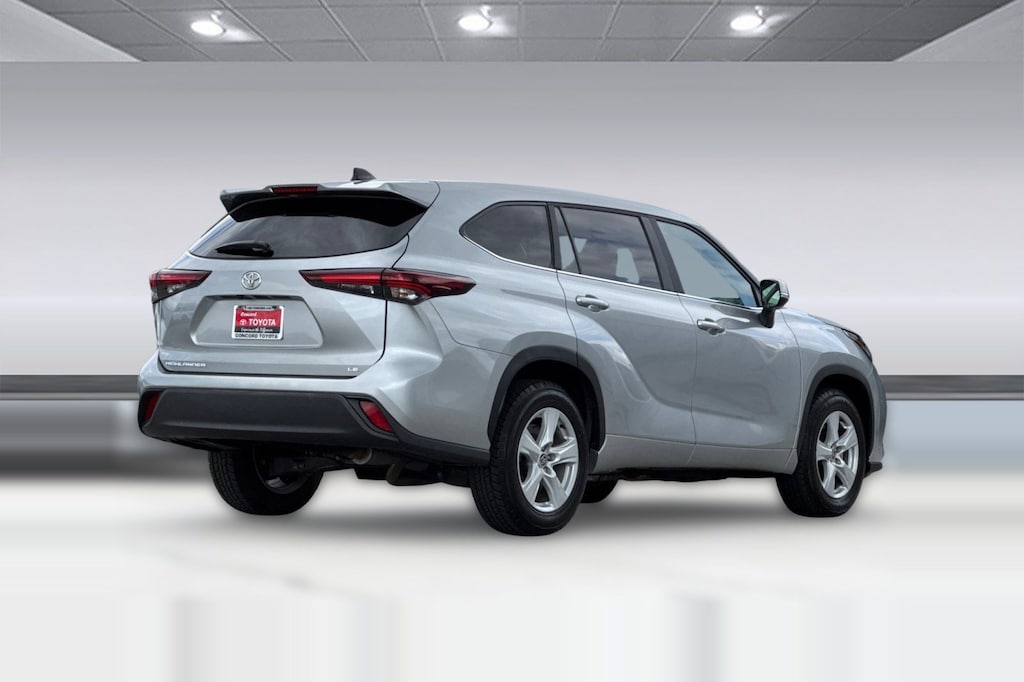 Used 2025 Toyota Highlander LE SUV