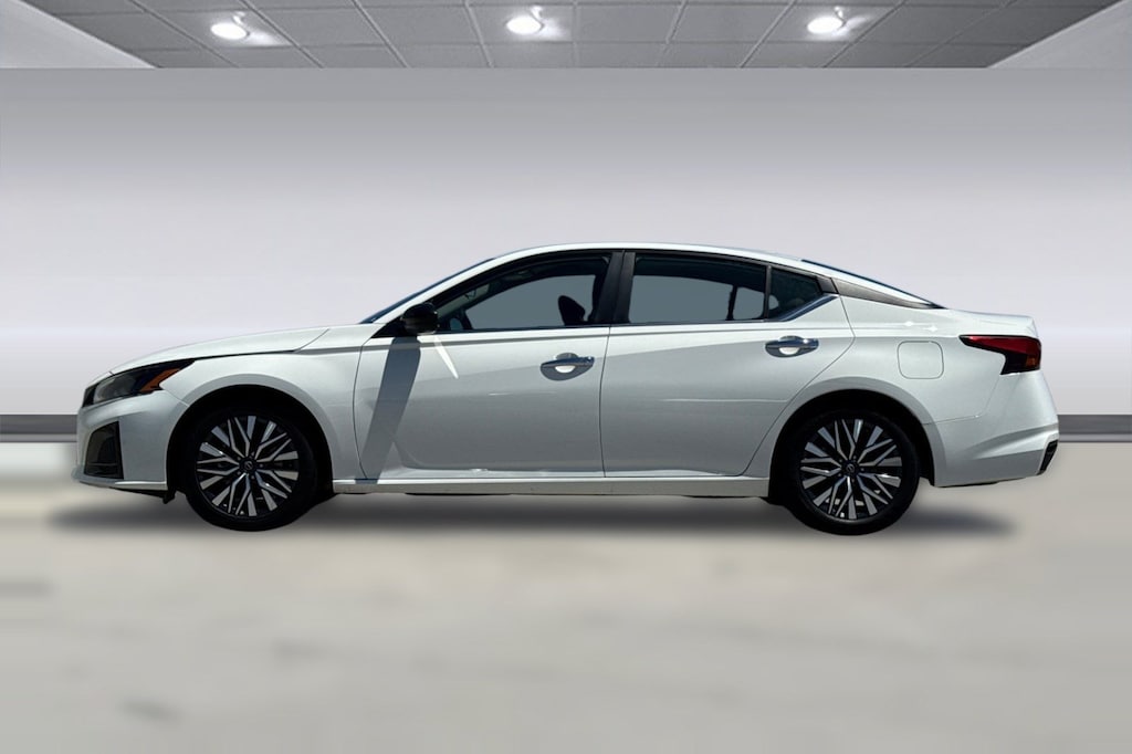 Used 2025 Nissan Altima SV Sedan