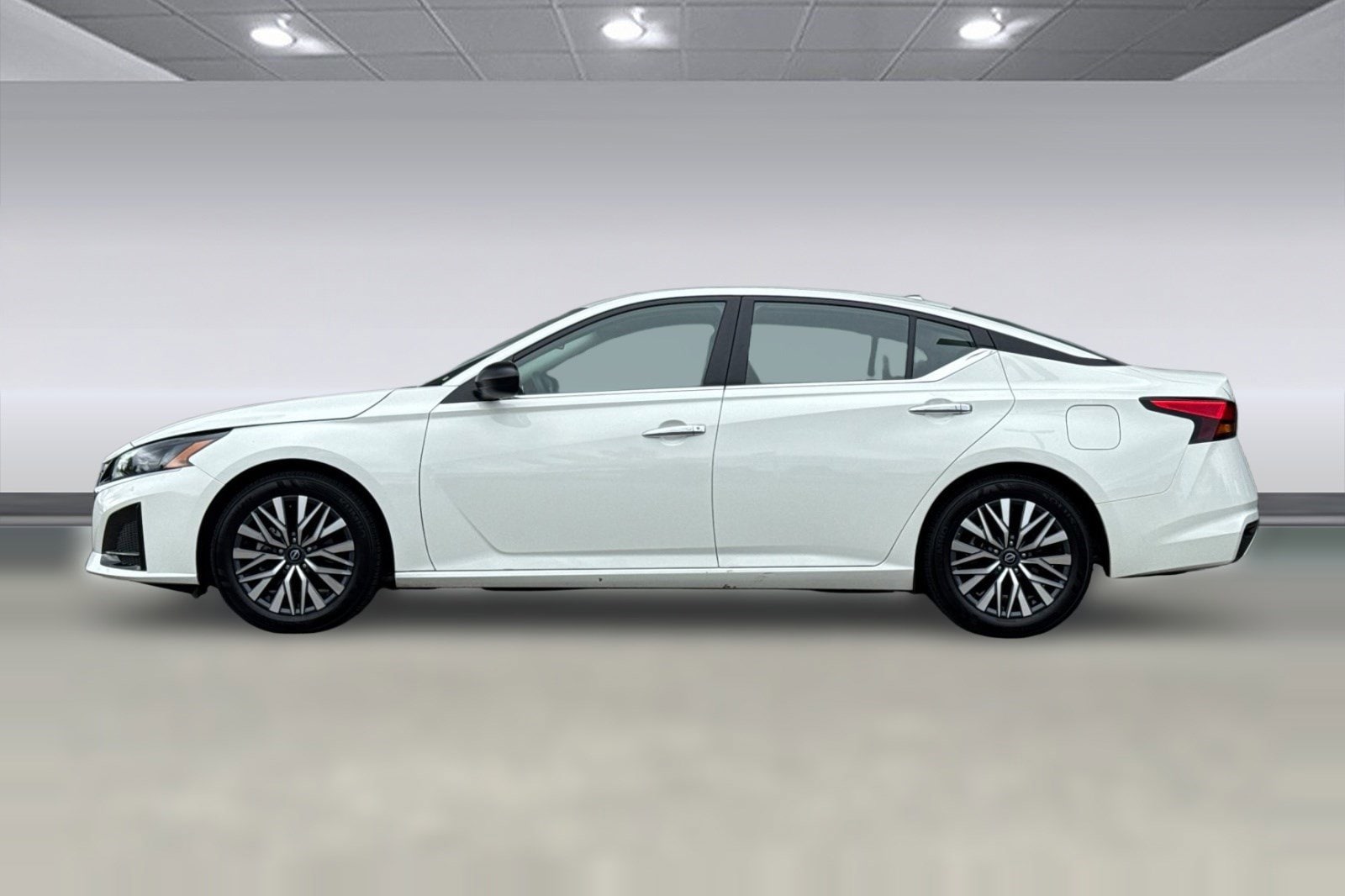2025 Nissan Altima SV photo 6