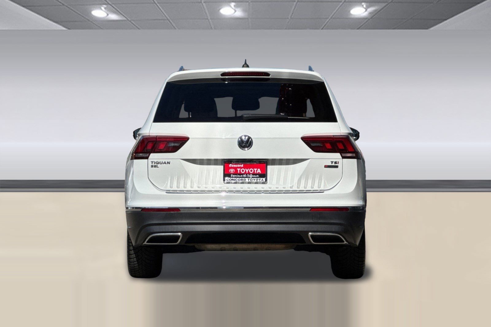 2018 Volkswagen Tiguan SEL photo 3