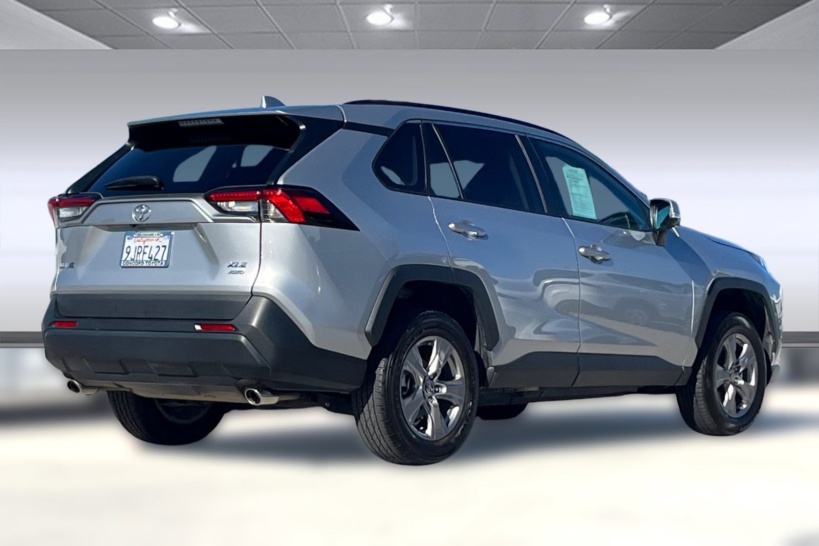 2024 Toyota RAV4 XLE photo 3