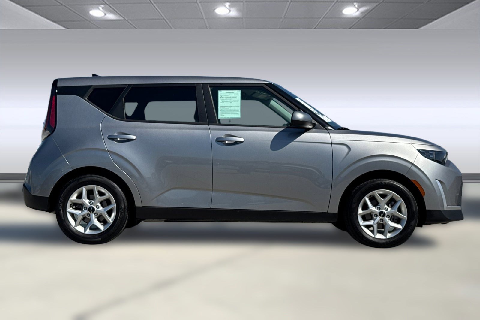 2024 Kia Soul LX photo 2