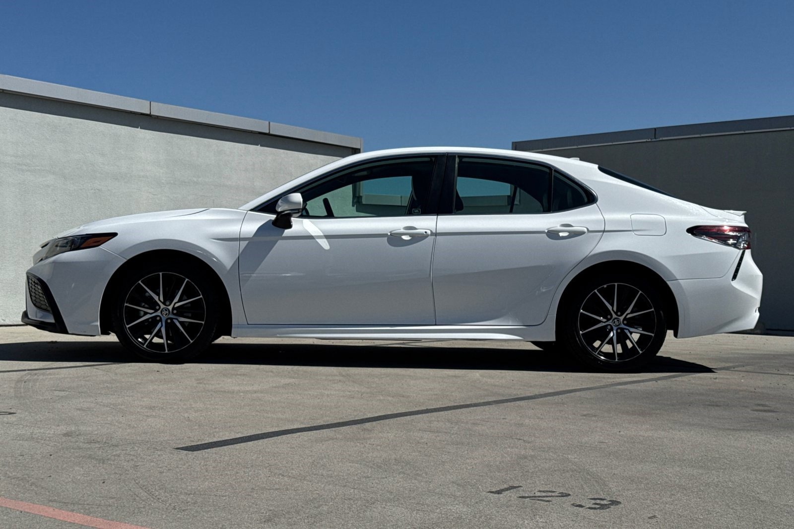 2024 Toyota Camry SE photo 2