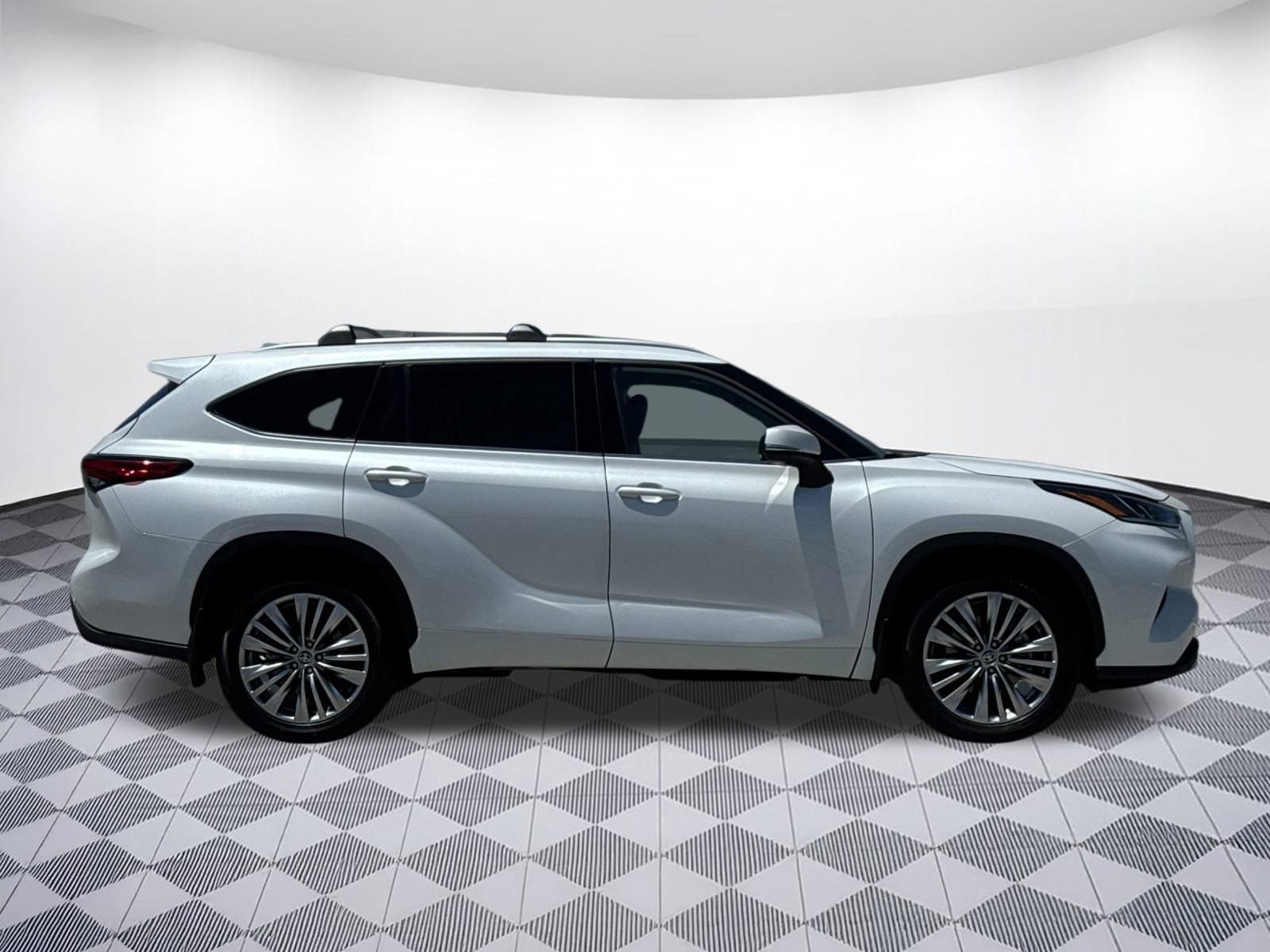 Used 2023 Toyota Highlander Platinum with VIN 5TDKDRAH0PS508921 for sale in Concord, CA