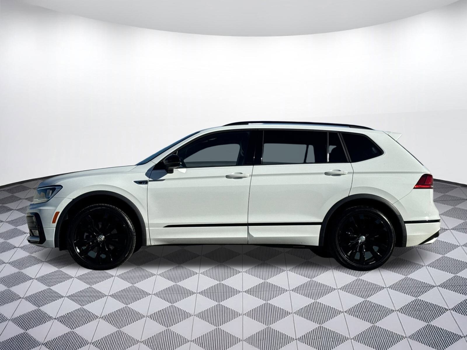 2021 Volkswagen Tiguan SE photo 2