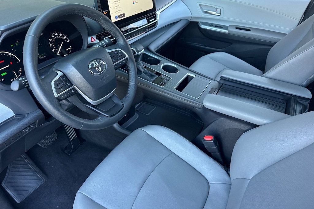 Used 2026 Toyota Sienna XLE Van Passenger Van
