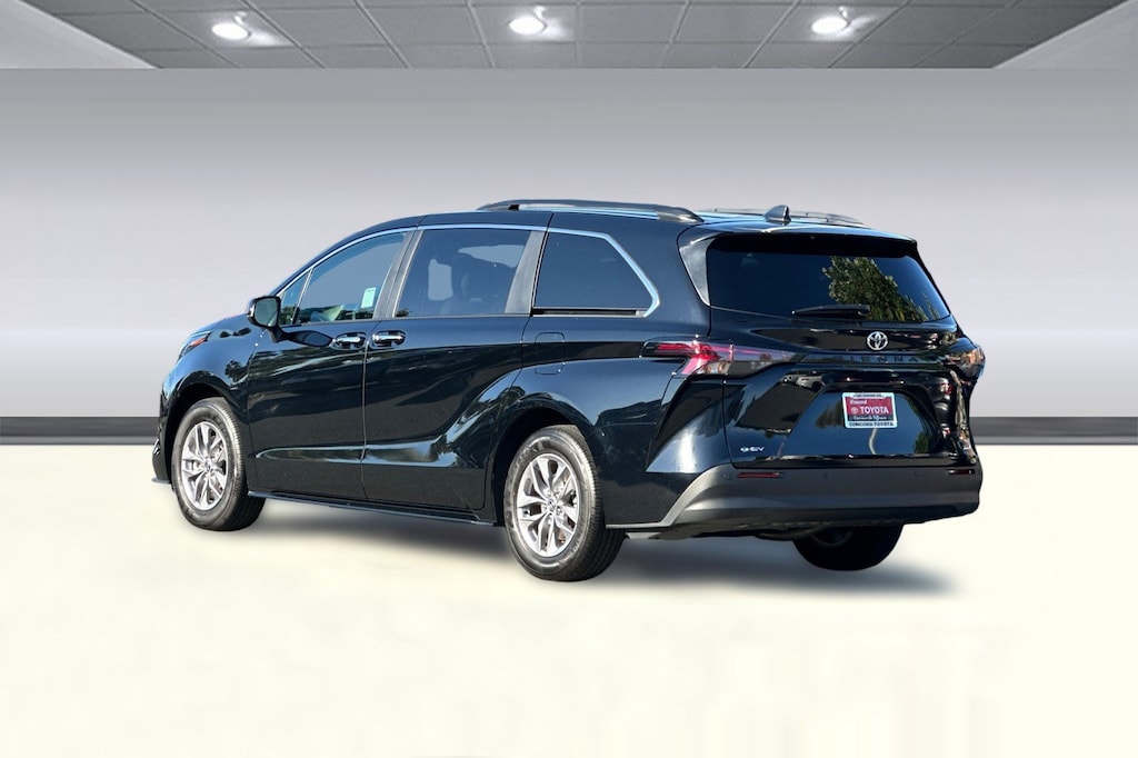 Used 2026 Toyota Sienna XLE Van Passenger Van