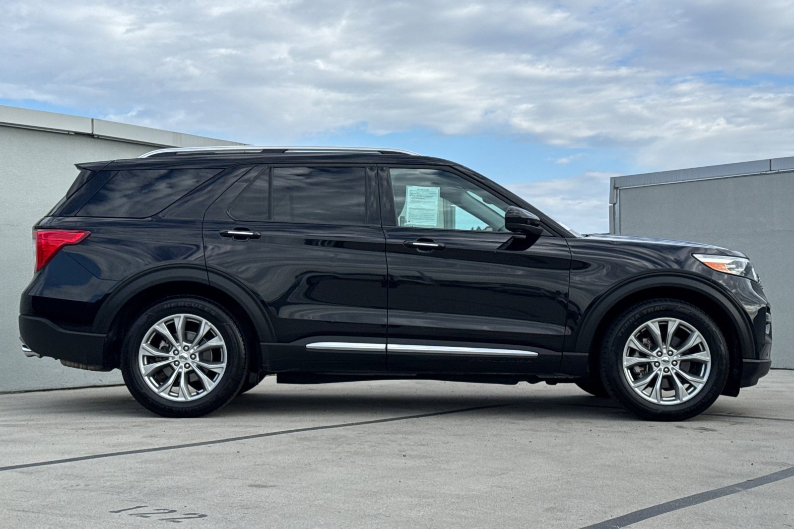 2024 Ford Explorer Limited photo 2