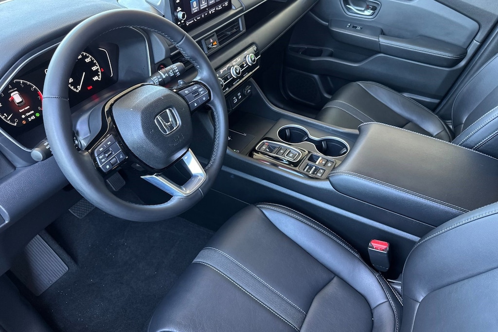 Used 2025 Honda Pilot Touring SUV