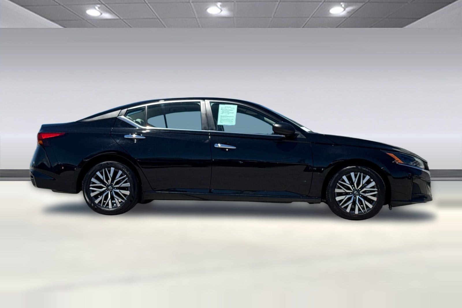2025 Nissan Altima SV - Photo 8