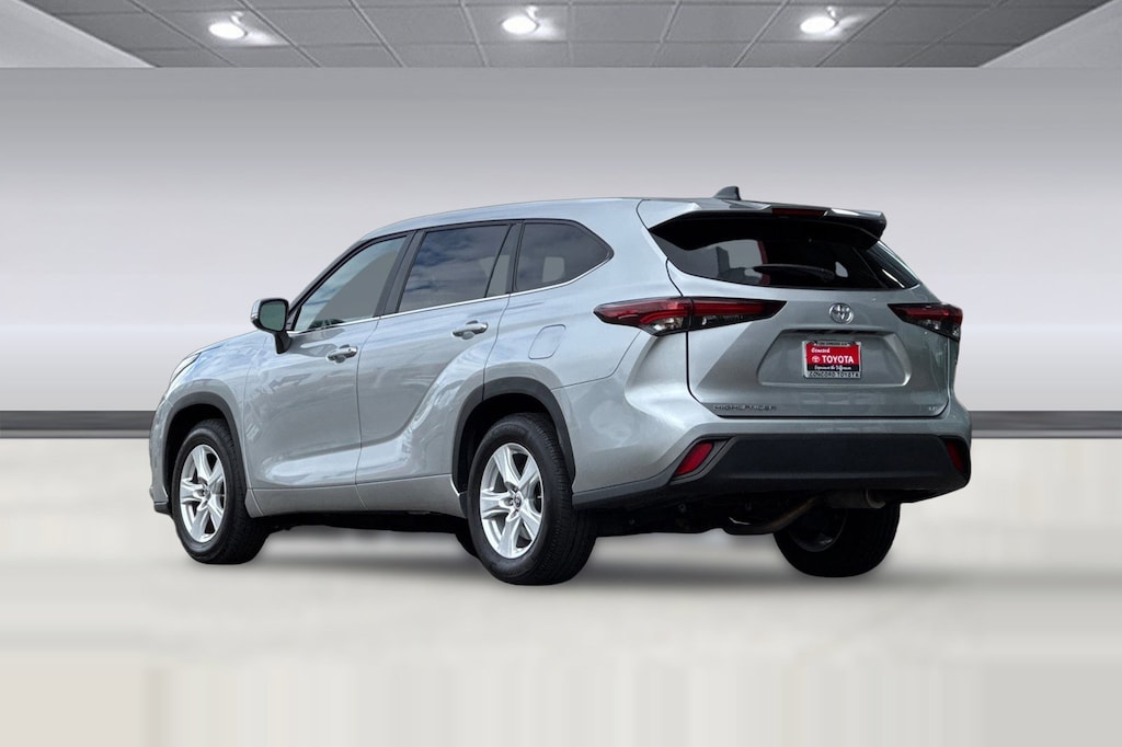 Used 2025 Toyota Highlander LE SUV