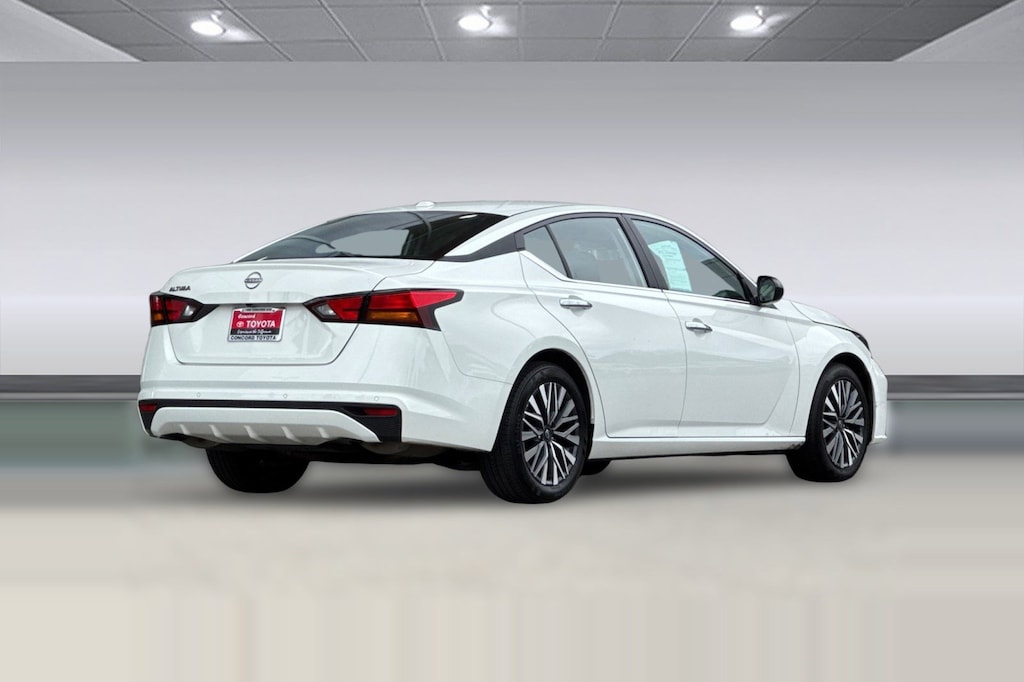 Used 2025 Nissan Altima SV Sedan