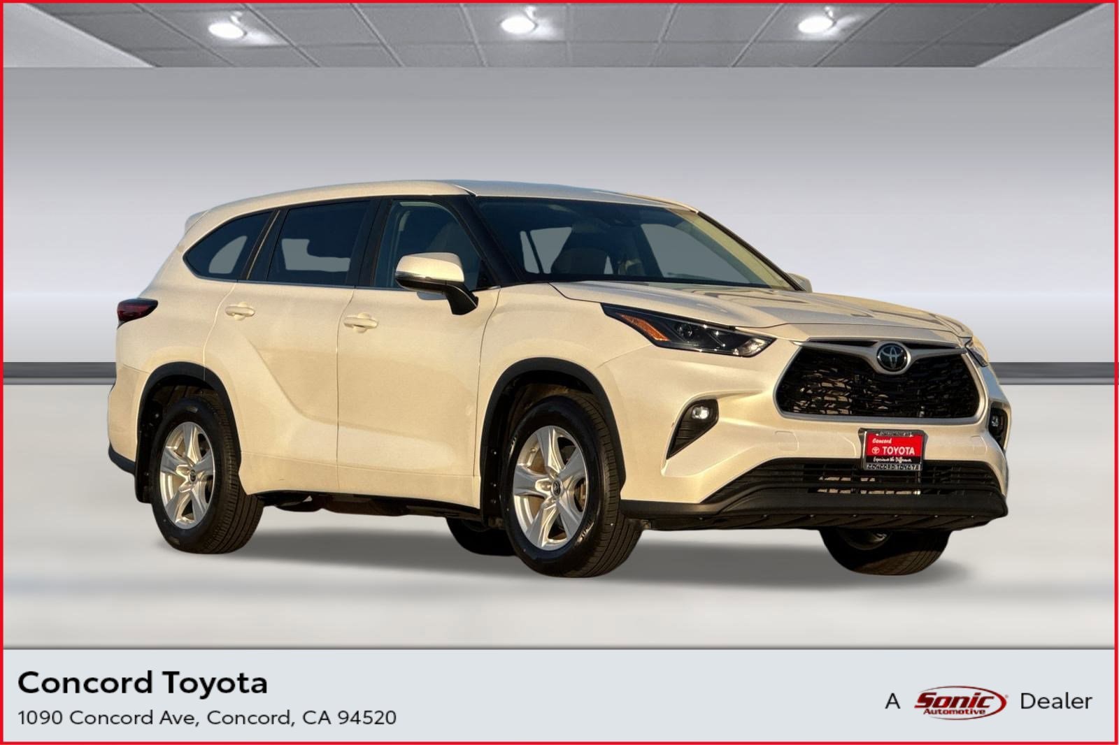 2023 Toyota Highlander LE's photo