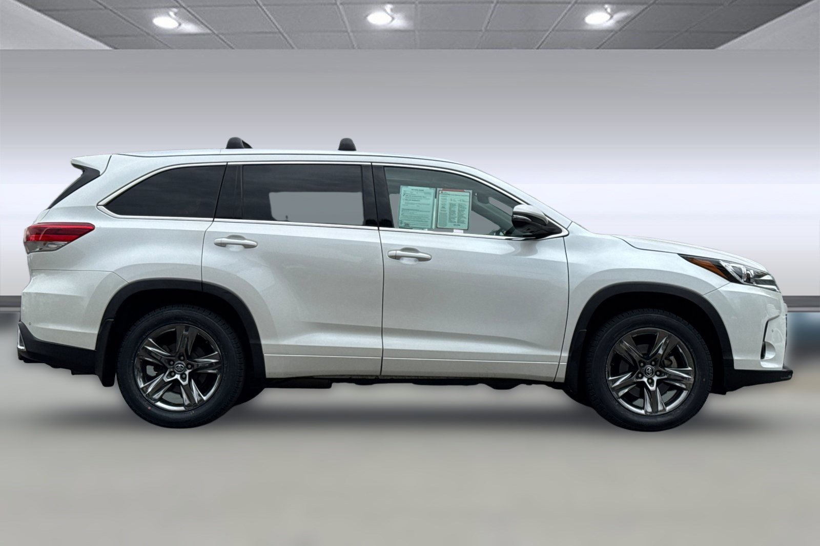 2019 Toyota Highlander Limited Platinum photo 2