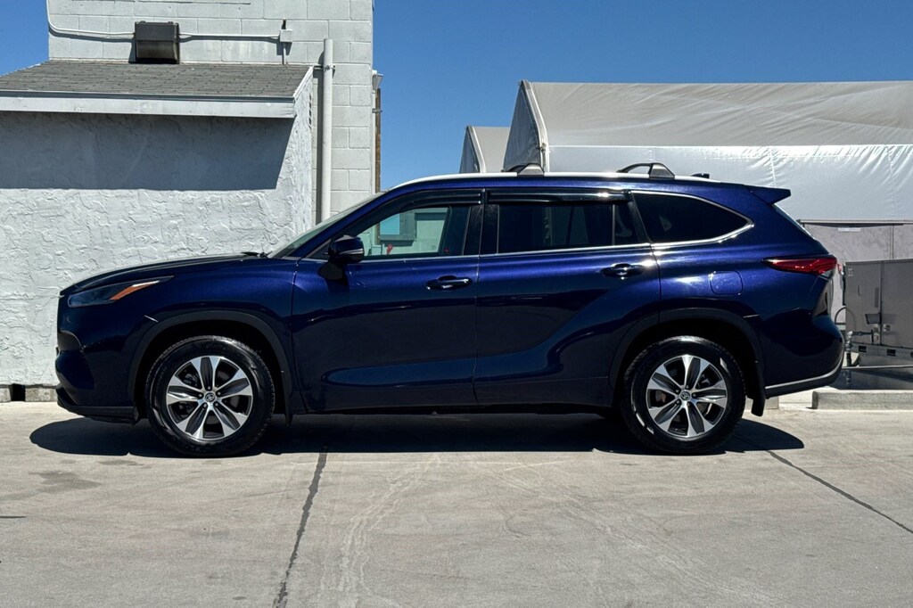Used 2022 Toyota Highlander XLE SUV