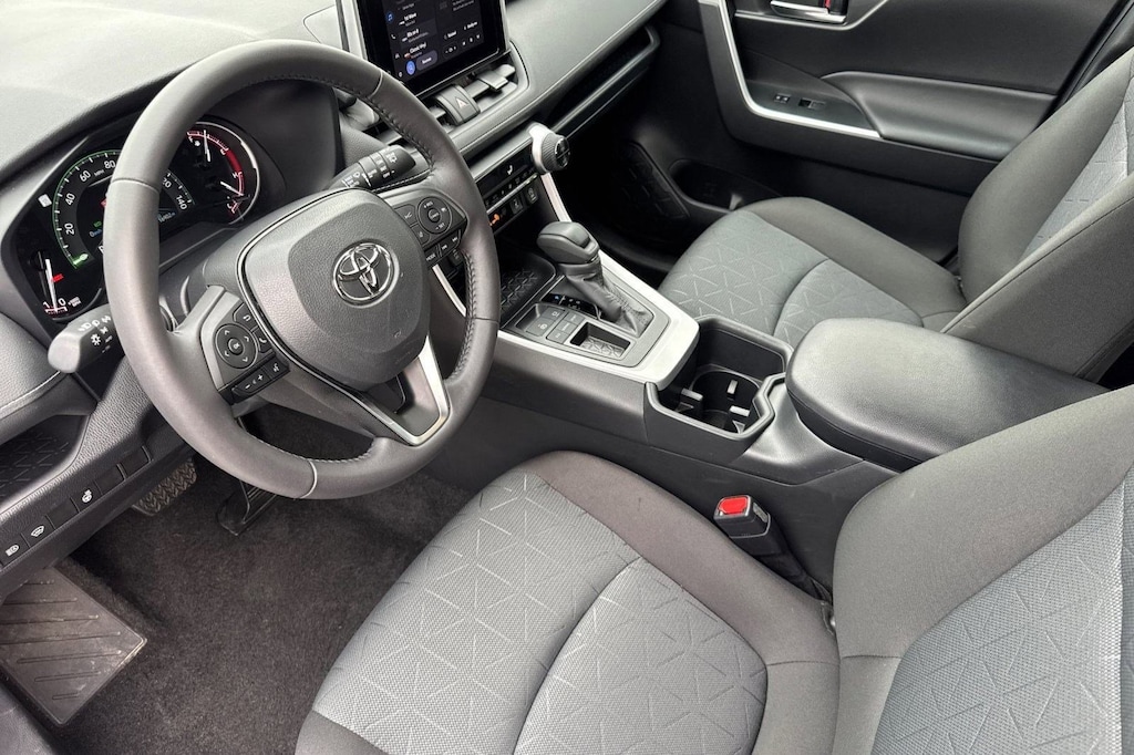 Used 2025 Toyota RAV4 XLE SUV