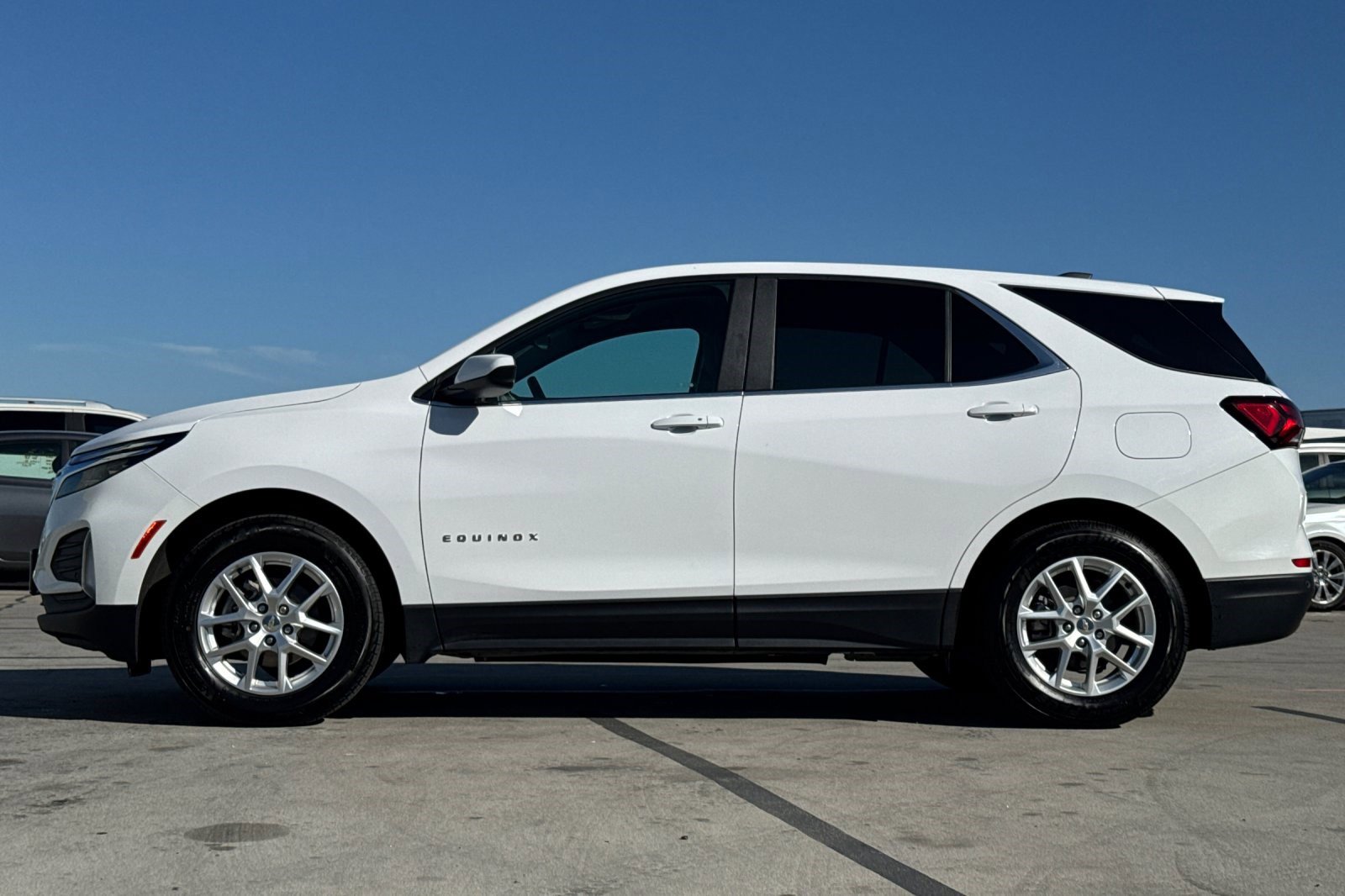 2024 Chevrolet Equinox LT photo 2