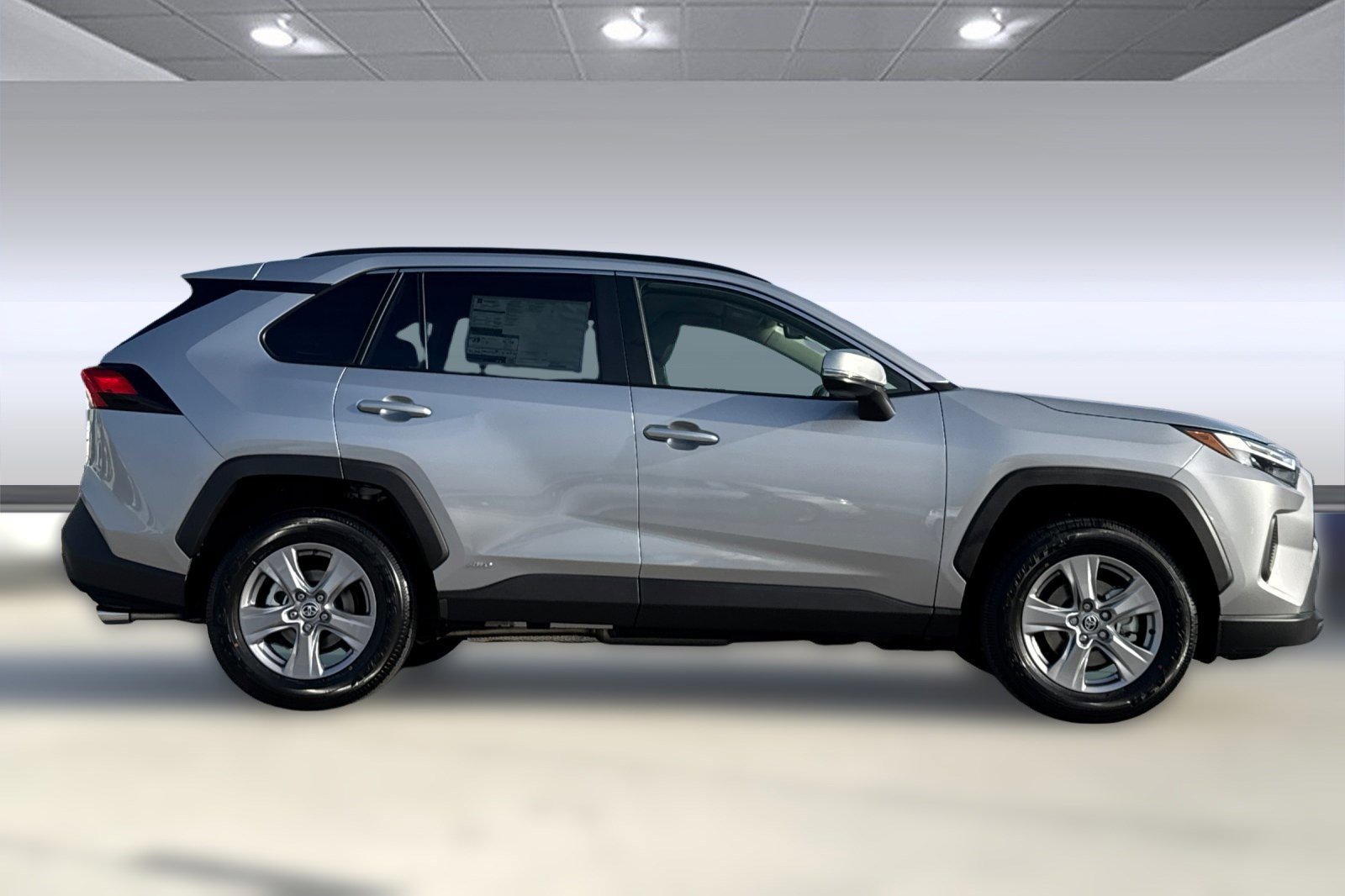 2025 Toyota RAV4 Hybrid LE photo 2