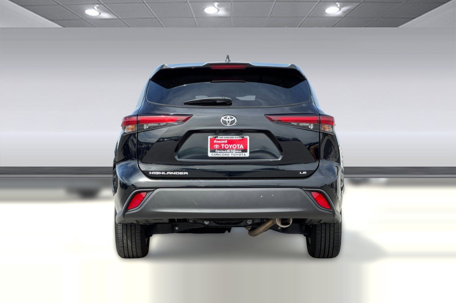 2025 Toyota Highlander LE photo 3