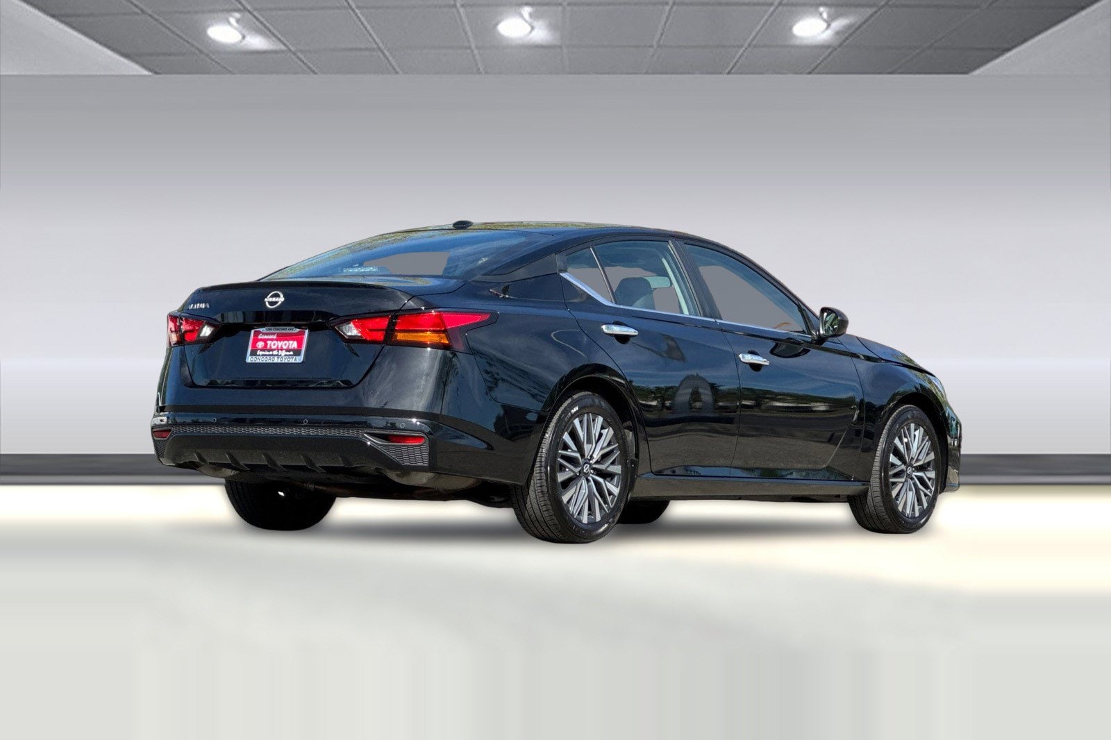 2025 Nissan Altima SV photo 2