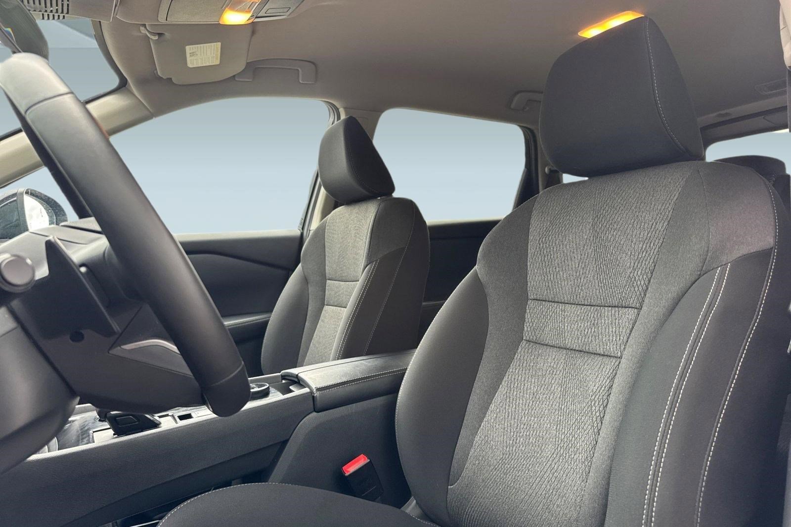 2025 Nissan Rogue SV photo 4