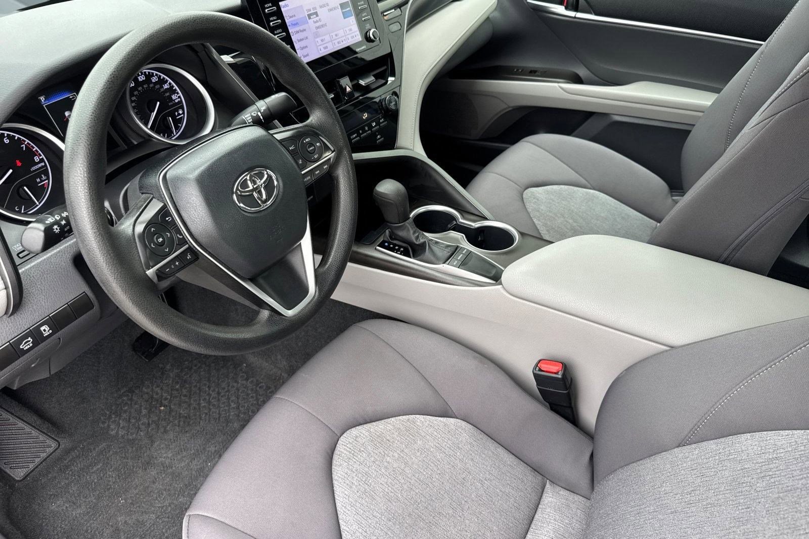 2023 Toyota Camry LE photo 4