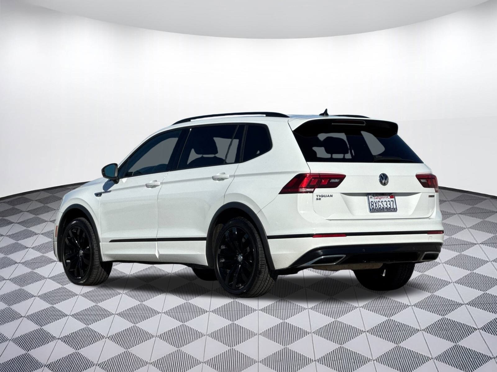 2021 Volkswagen Tiguan SE photo 3