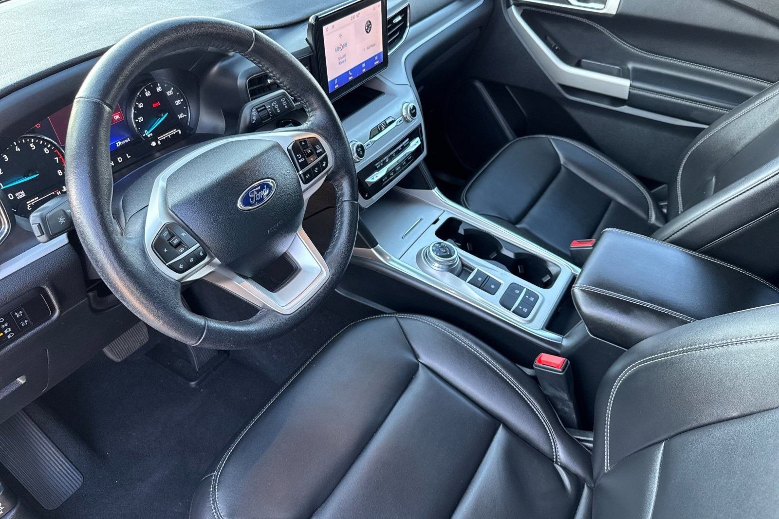 2023 Ford Explorer XLT photo 4